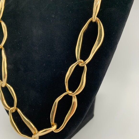 Stunning & Substantial Gold-Tone Chain Link Necklace - Picture 3 of 5